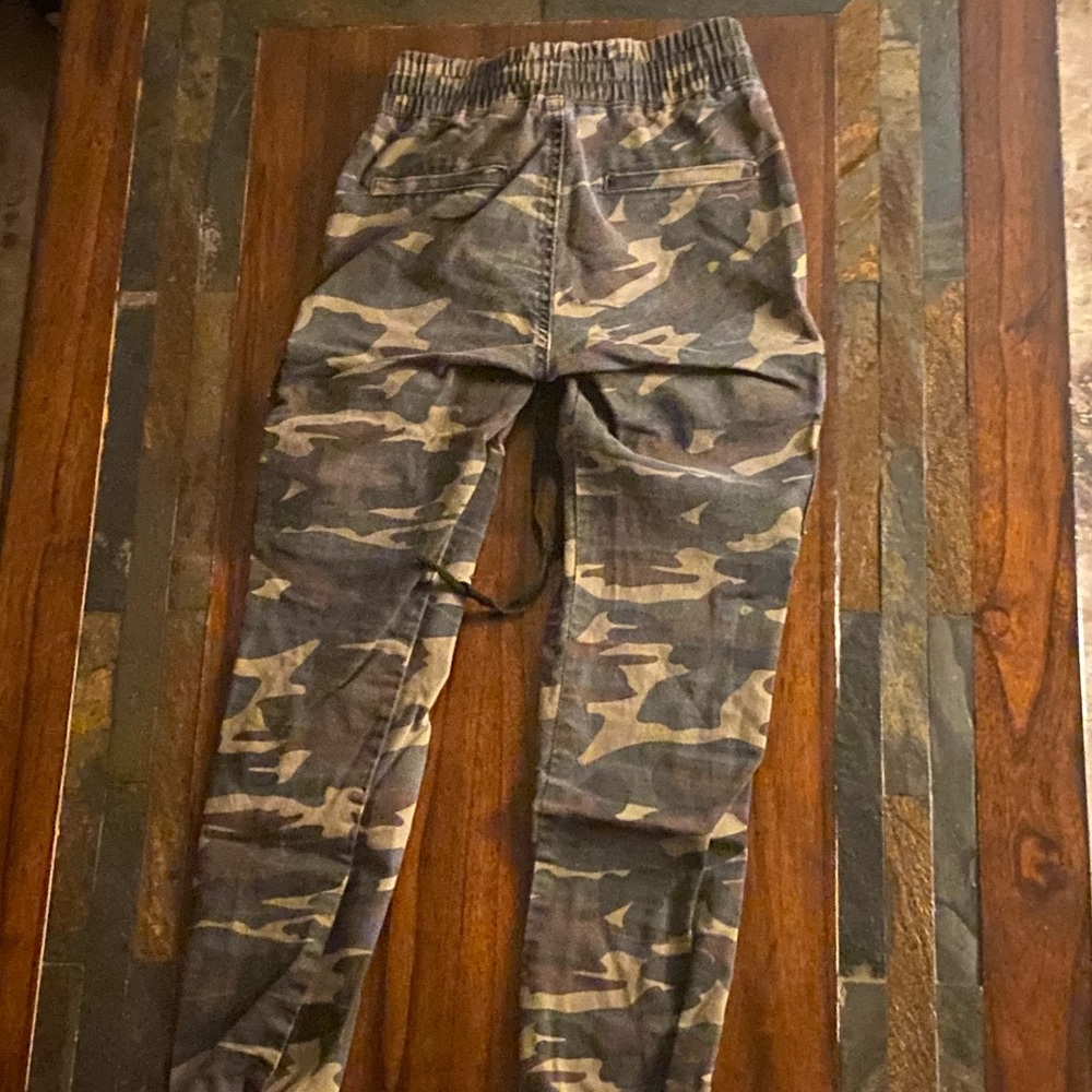 Camo Joggers/jeans - Picture 2 of 3